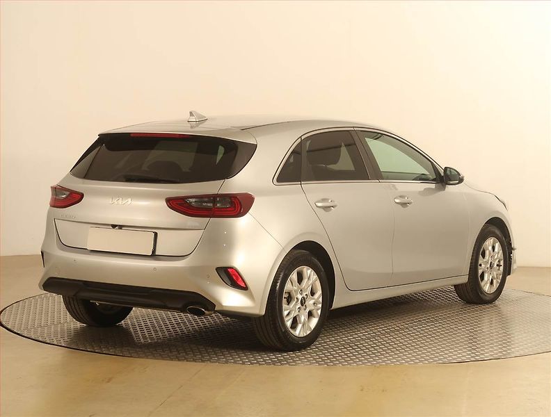 Kia Ceed (2024) Gold 1.5 T-GDI, Tempomat - fotka 5 z 19