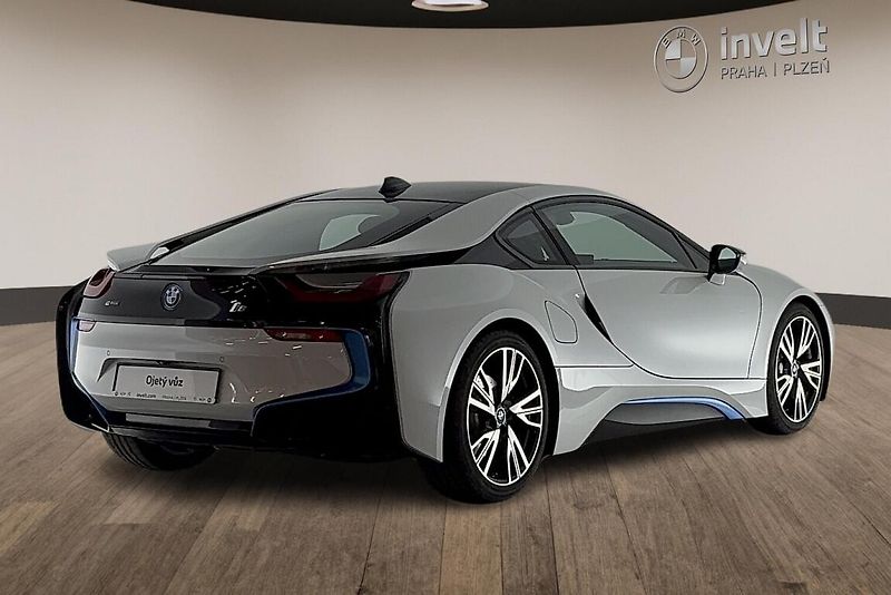 BMW i8 Coupé - fotka 3 z 34