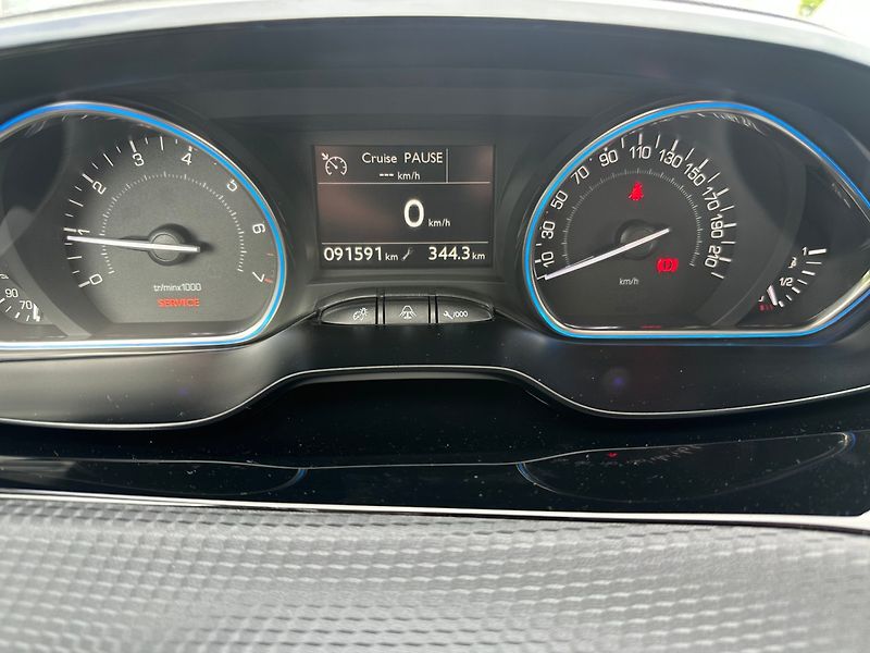 Peugeot 2008 (2016) 1.2T 81kw Allure - fotka 16 z 23