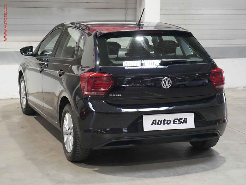 Volkswagen Polo (2019) 1.0 TSI, 2.maj,ČR, AC, temp. - fotka 4 z 17