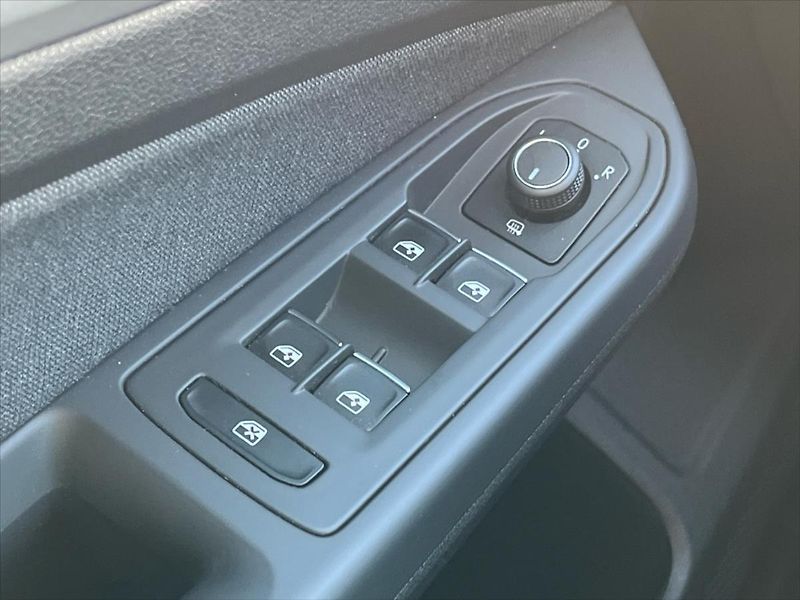 Volkswagen Golf 1,0 TSi 81kW LIFE  REZERVACE 8 - fotka 20 z 25