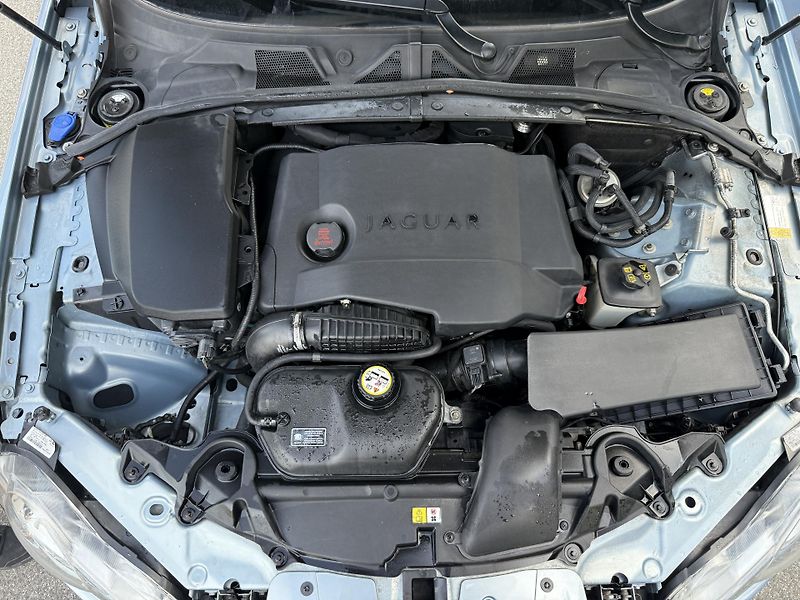 Jaguar XF 2.7D 152 kW - fotka 22 z 22