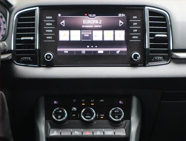 Škoda Karoq (2019) Ambition 1.6 TDI, Navi - fotka 11 z 17