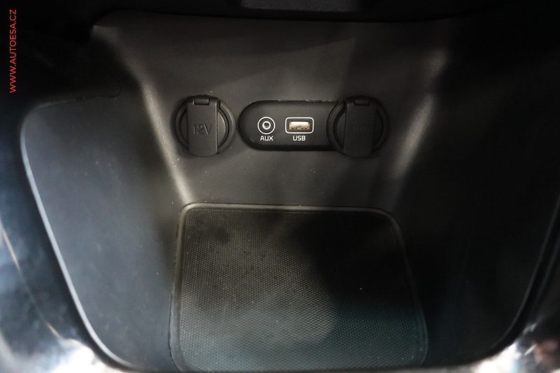 Kia Ceed (2016) 1.6CRDi, Navi, AC - fotka 21 z 23