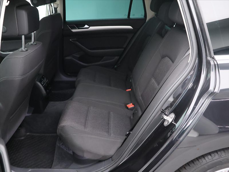 Volkswagen Passat 2,0 TDI 110kW Comfortline Navi - fotka 14 z 31