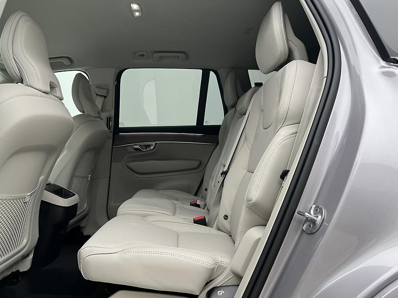 Volvo XC90 (2026) B5 AWD DARK PLUS AUT - fotka 5 z 47