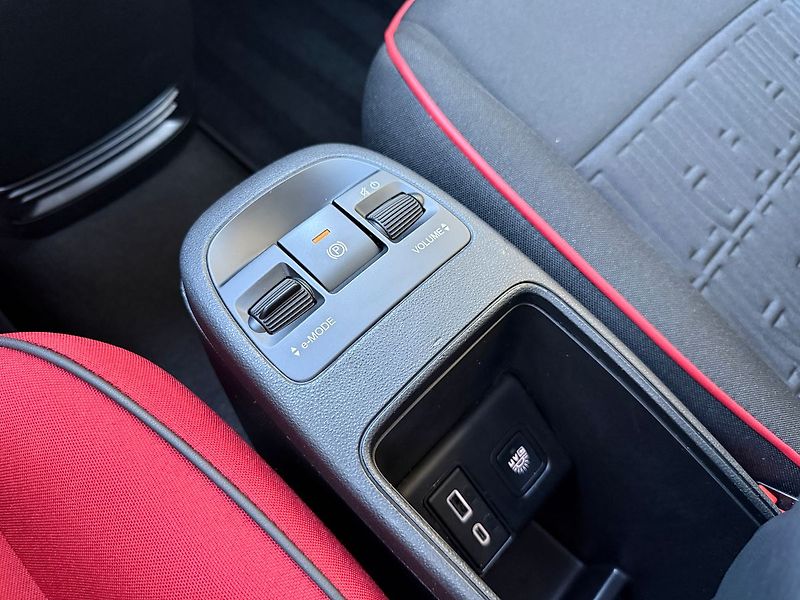 Fiat 500 (2023) RED 70kW Kamera - fotka 23 z 34