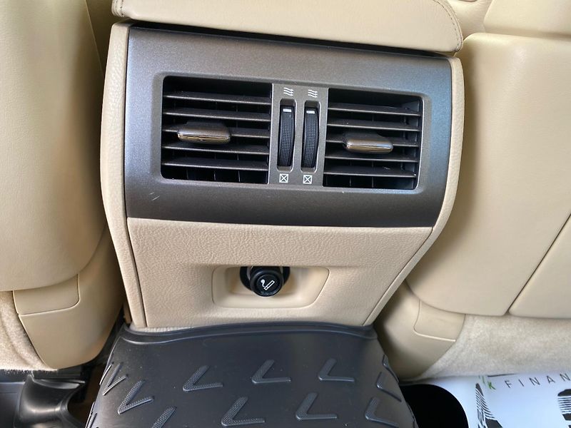 Lexus LS 400 (2009) - fotka 14 z 23