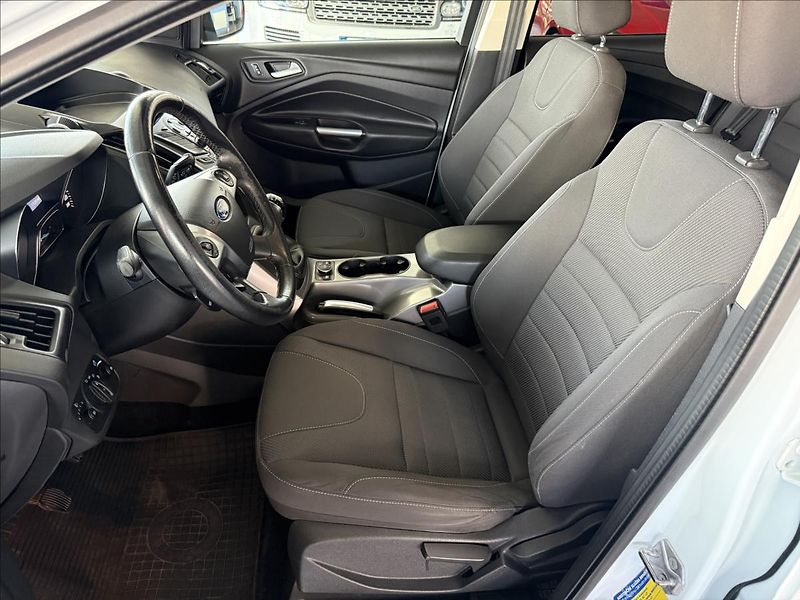 Ford Kuga 2,0   1.MAJ,4X4,SERVISKA,ČR,TA - fotka 10 z 23