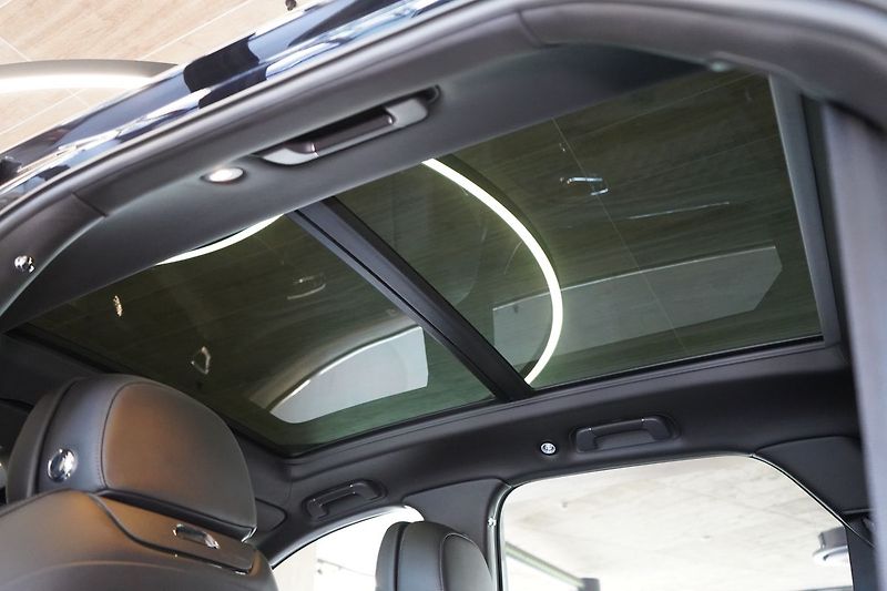 Bentley Bentayga V8, AWD, Panorama, 360° kamera - fotka 48 z 50