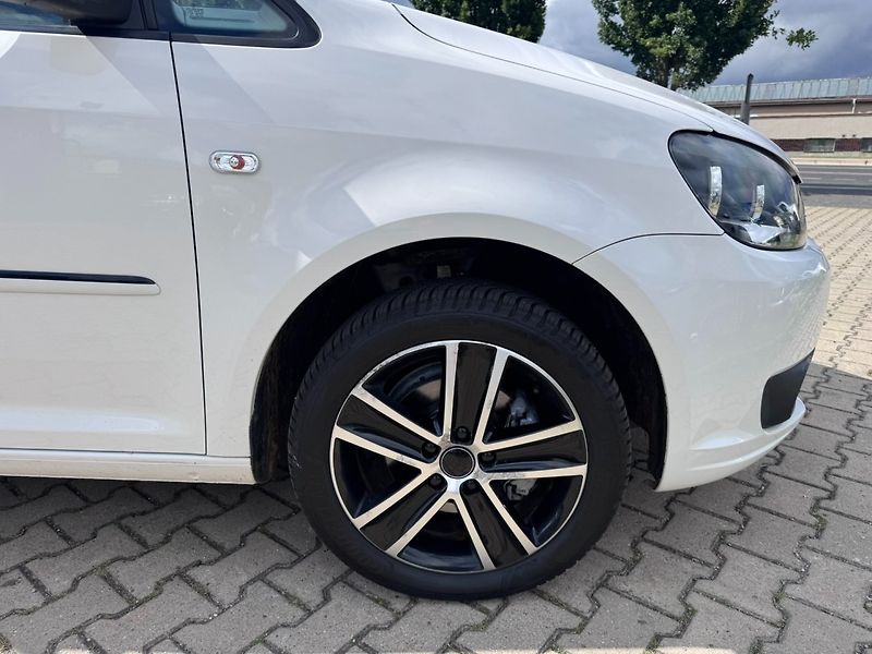 Volkswagen Caddy (2013) EDITION 30 1,6 TDI 75 KW TAŽNÉ - fotka 17 z 50