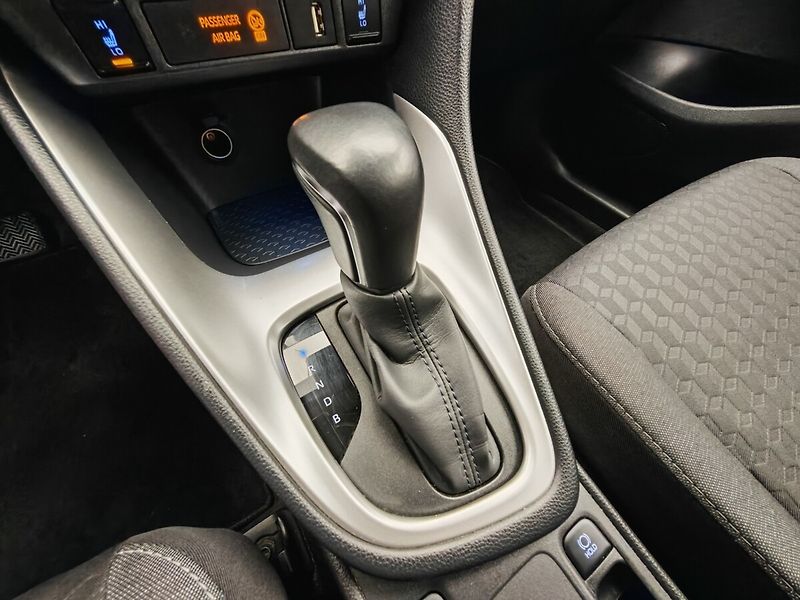 Toyota Yaris 1.5 Hybrid  Comfort Tech Style - fotka 36 z 39