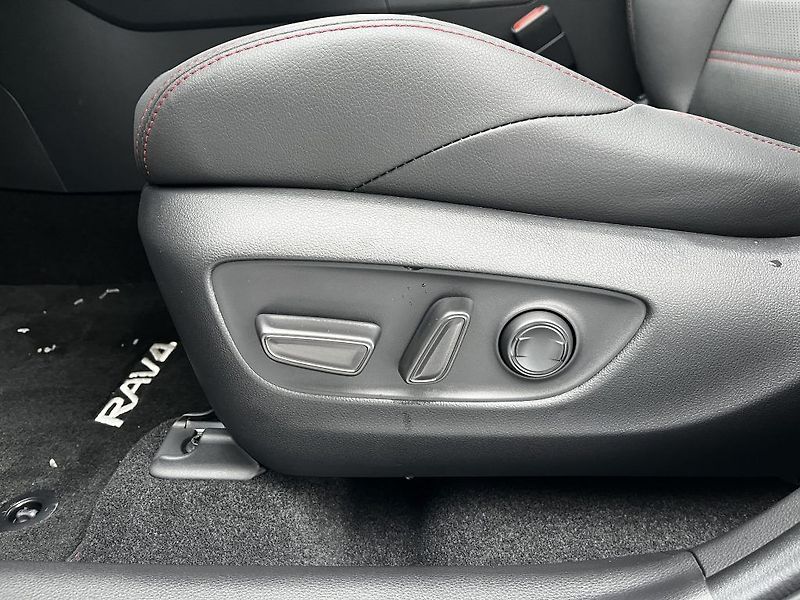 Toyota RAV4 2.5 Plug-in Hybrid ODBĚR IHNED - fotka 28 z 39