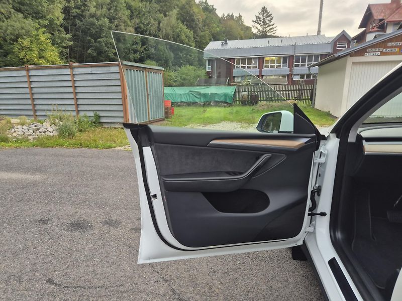 Tesla Model Y ZAMLUVENO ! TZ 92,4% - fotka 37 z 50