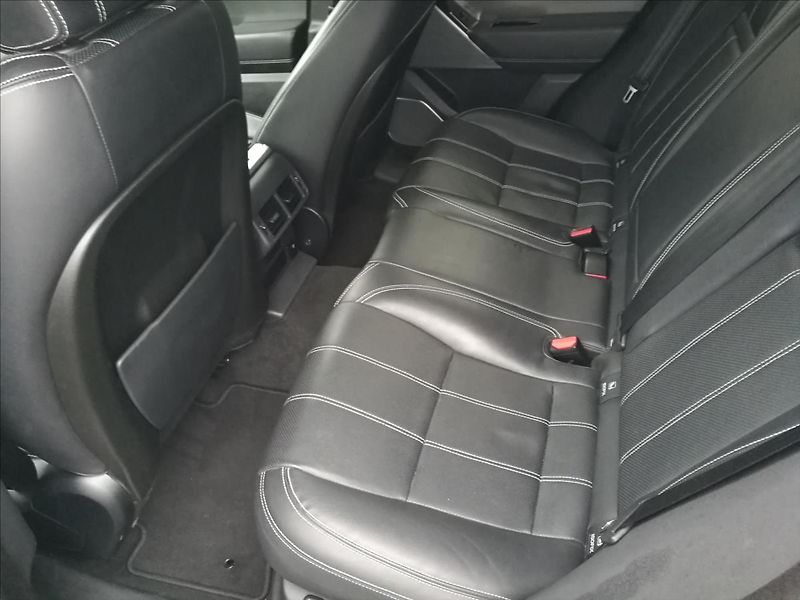 Land Rover Range Rover Velar 3,0 D300 SE - fotka 16 z 22
