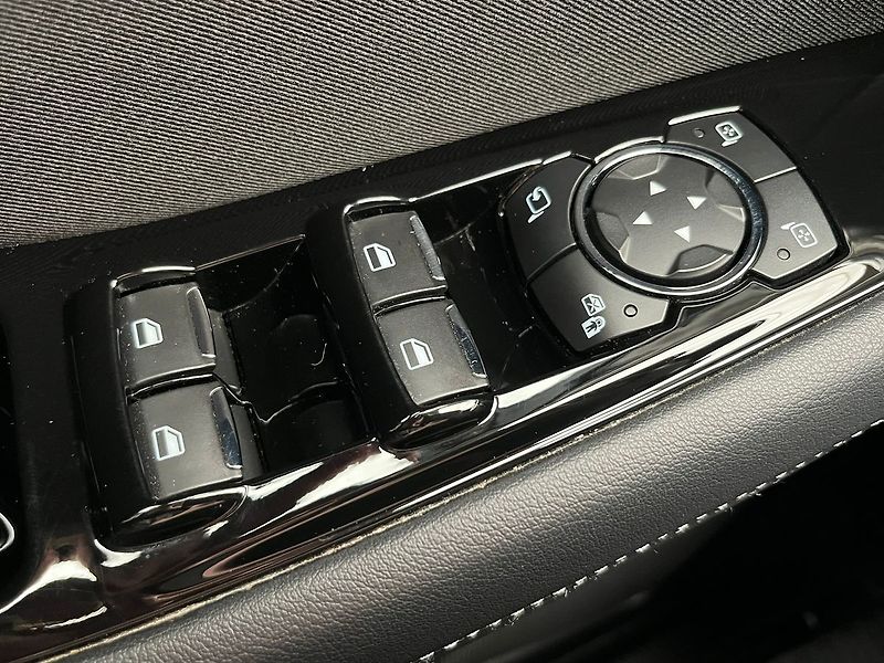 Ford S-MAX 2.5 Duratec HEV TITANIUM - fotka 25 z 57