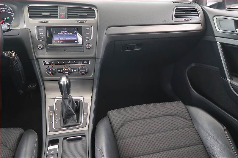 Volkswagen Golf (2013) Highline 1.6 TDI, Automat - fotka 8 z 17