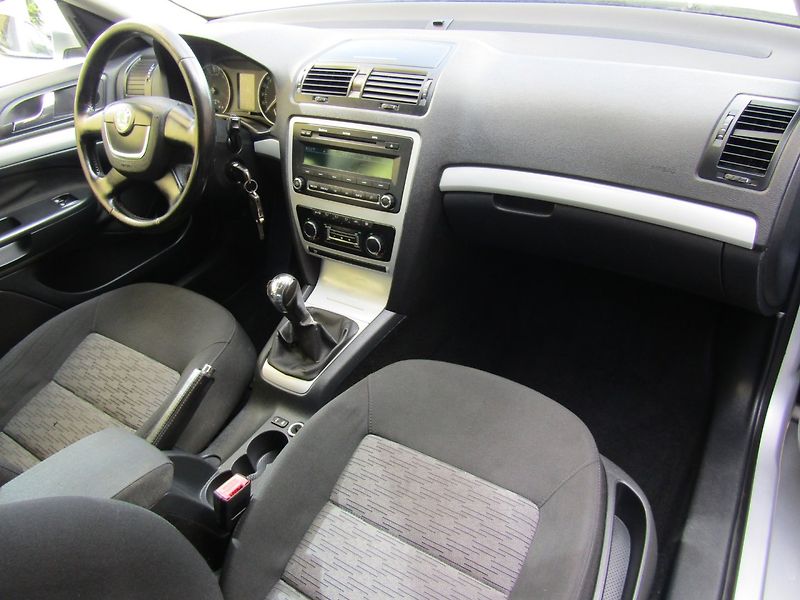 Škoda Octavia (2009) 1.9 TDI 77kW BXE BEZ DPF - fotka 14 z 36