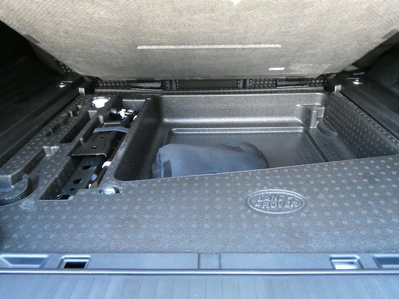 Land Rover Defender (2026) 110 3,0 X-Dynamic SE D250 - fotka 31 z 35