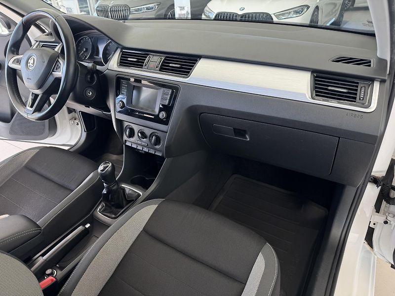 Škoda Rapid 1,4TDI Ambition Plus*TopStav - fotka 11 z 29