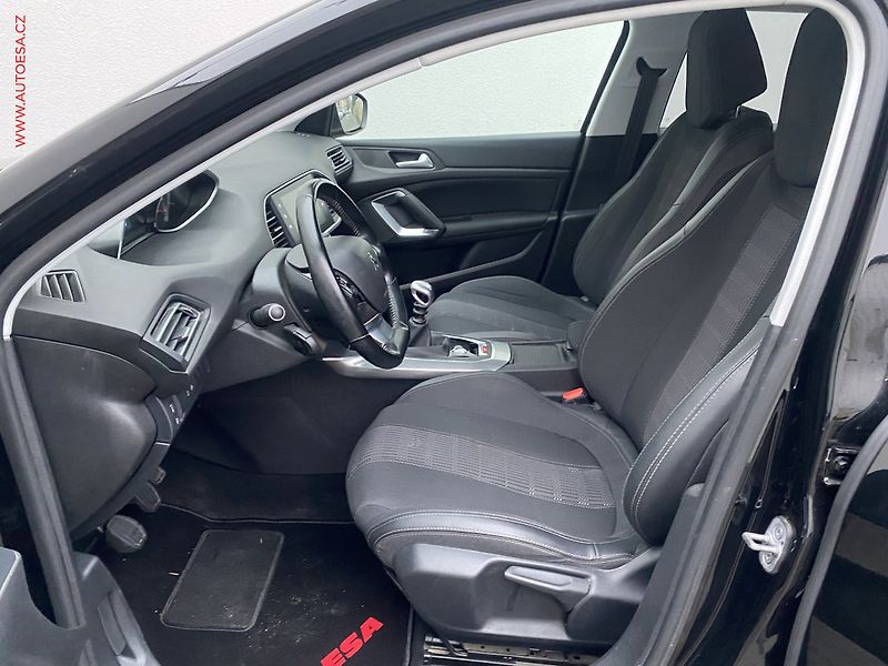 Peugeot 308 (2019) 1.5 HDi, Allure, navi - fotka 9 z 18