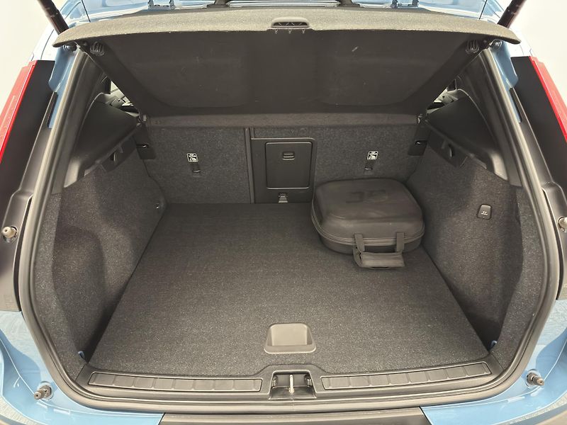 Volvo XC40 T4 RECHARGE ULTIMATE AUT - fotka 5 z 51