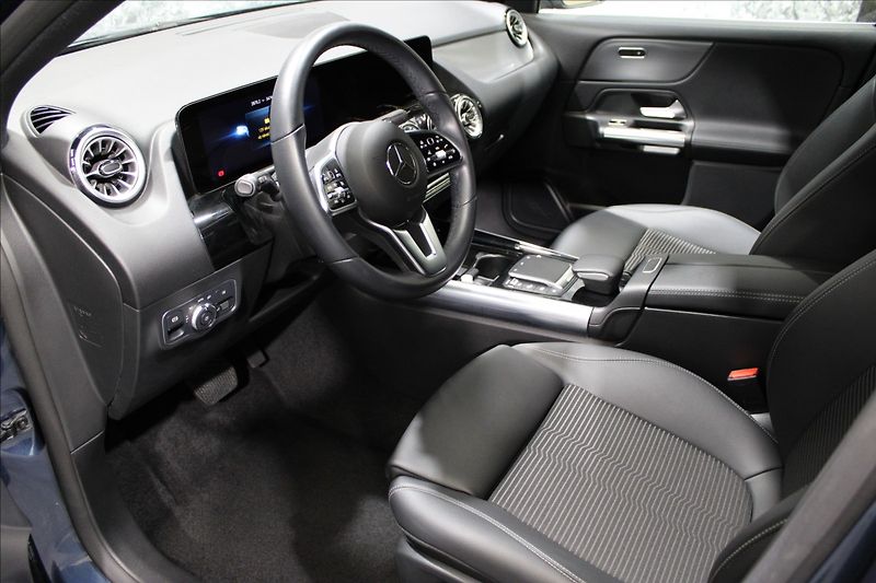 Mercedes-Benz GLA 1,3 200 1.majitel CZ zánovní - fotka 9 z 33