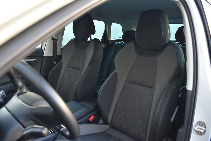 Škoda Karoq (2025) Top Selection 1,5 TSI 110 kW 6 - fotka 22 z 37