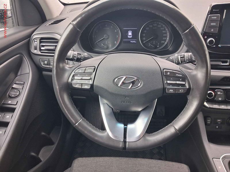 Hyundai i30 (2023) 1.5 T-GDi 48V, 1.maj,ČR - fotka 11 z 18