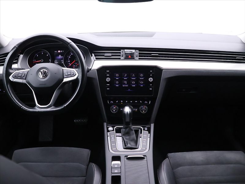 Volkswagen Passat 2,0 TDI 140kW DSG Elegance DPH - fotka 34 z 41
