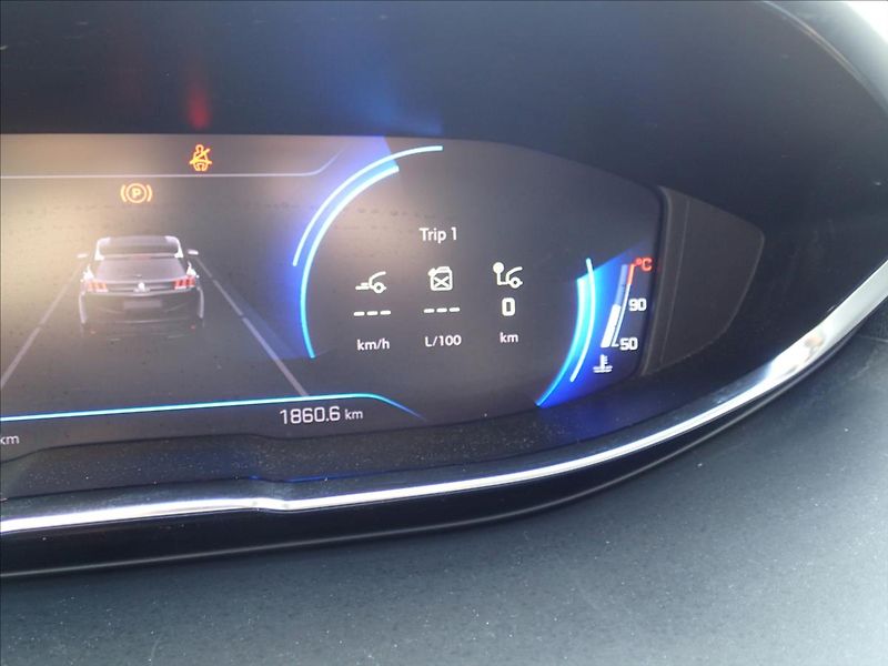 Peugeot 3008 1,2 CZ, 1.Majitel, serv. kn - fotka 21 z 48