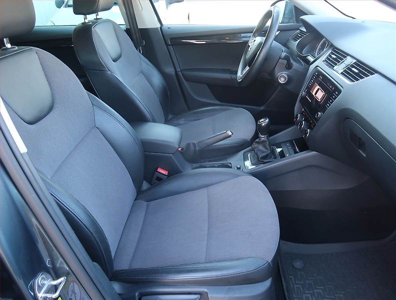 Škoda Octavia (2018) Style 1.6 TDI, ČR,1.maj, Kůže - fotka 9 z 23