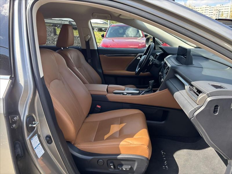 Lexus RX 2,0 i 175kW AT 4x4 Limited edi - fotka 16 z 47