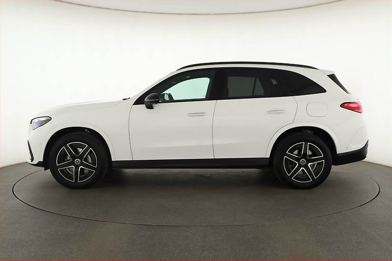 Mercedes-Benz GLC (2026) 300 e 4MATIC, AMG LINE - fotka 3 z 31