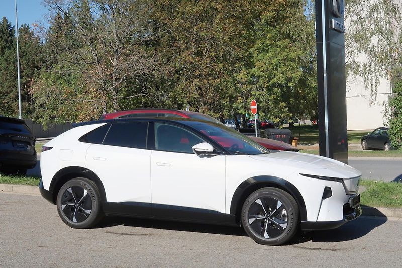 Mazda CX-6e (2026) EV 258ps Takumi, černá kůže - fotka 3 z 24