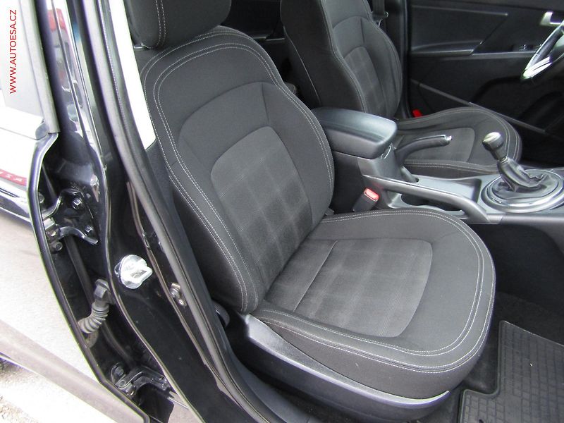 Kia Sportage (2010) 2.0 CVVT 4x4, ČR, AC, tažné - fotka 13 z 20