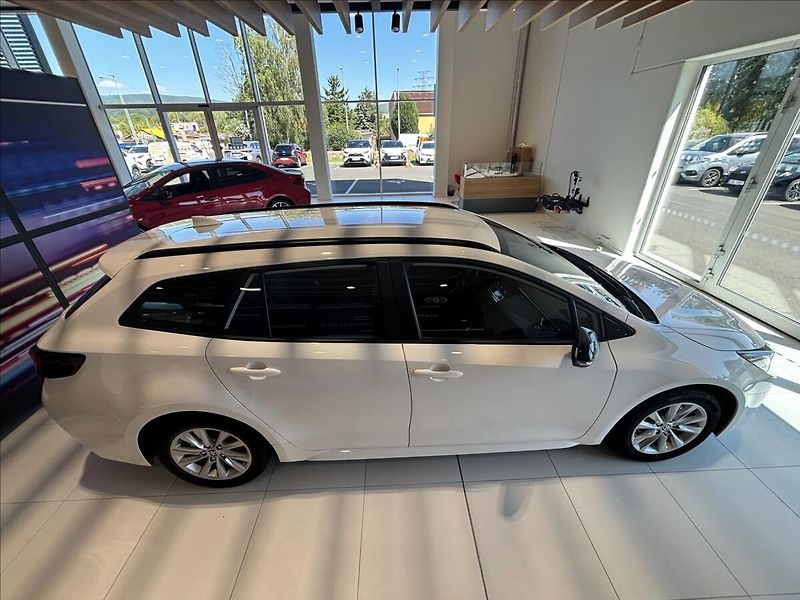 Toyota Corolla 1,8   TS Comfort HEV - fotka 7 z 8