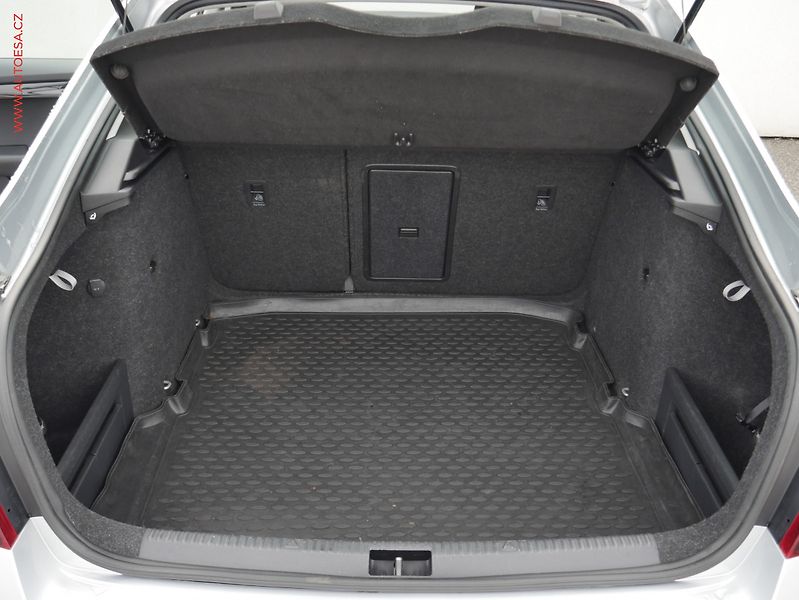 Škoda Octavia (2018) 1.6 TDi, ČR, Style, LED, navi - fotka 7 z 23