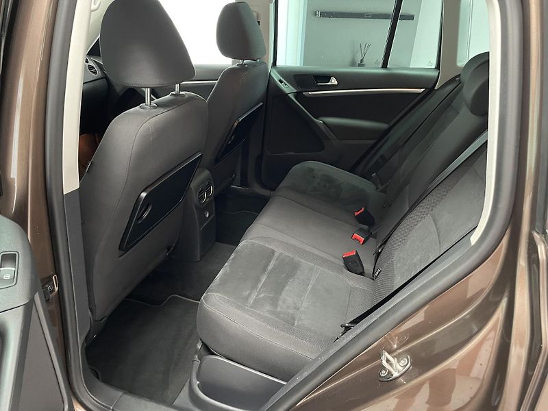 Volkswagen Tiguan 2.0 TDi DSG 4x4 SERVISKA TZ  - fotka 18 z 27