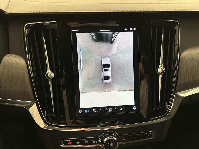 Volvo S90 2.0 B5 4x4 PLUS - fotka 24 z 31