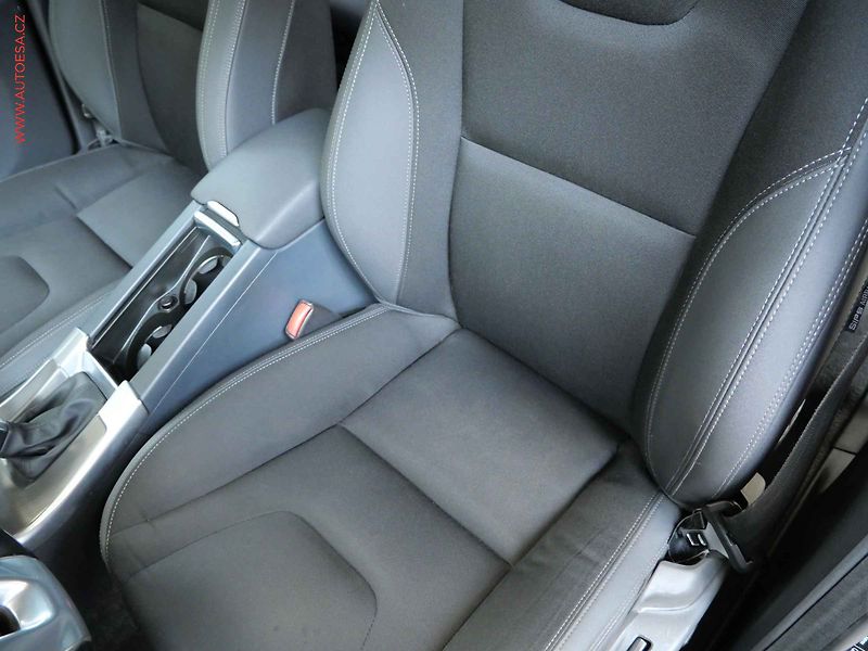 Volvo XC60 (2014) 2.4 D4 AWD, AT, bixen, kamera - fotka 9 z 22