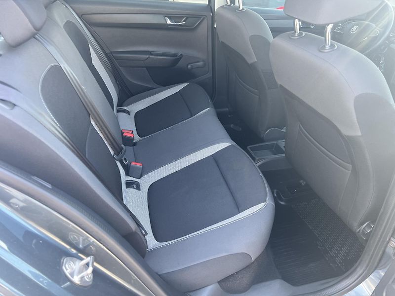 Škoda Fabia 1.0TSi 70kw TEMPOMAT TAŽNÉ ALU - fotka 34 z 44
