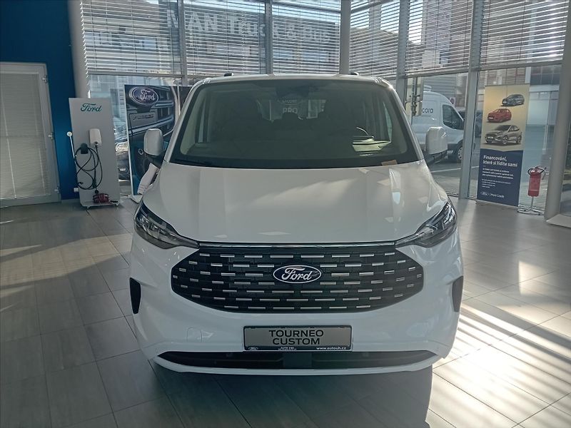 Ford Tourneo Custom (2026) 2,0 EcoBlue 110kW/150k  Titani - fotka 8 z 11