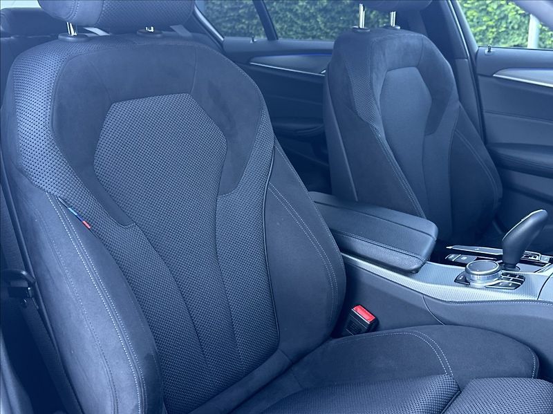 BMW Řada 5 3,0 530d 265PS  M Performance - fotka 17 z 54