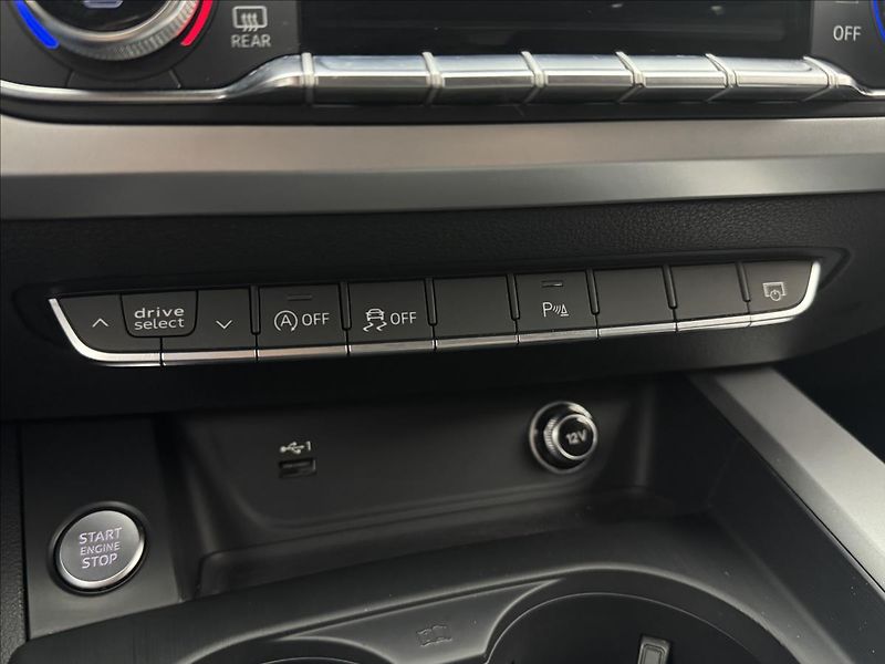 Audi A5 2,0 140kW AT 4X4 HUD DPH NAVI - fotka 31 z 56