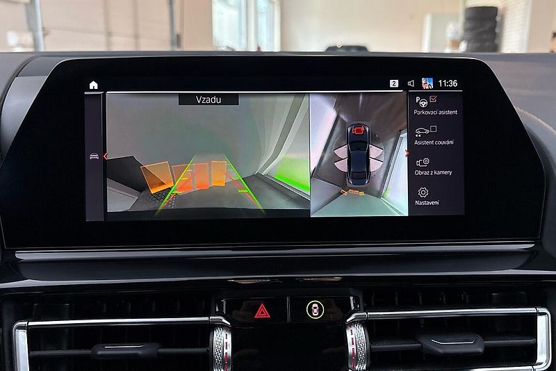 BMW Řada 8 M850i xDrive - fotka 18 z 25