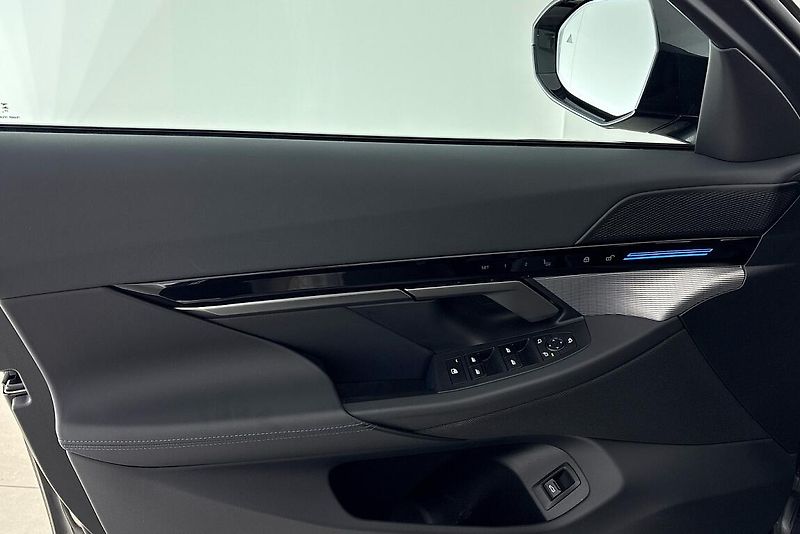 BMW Řada 5 540d xDrive Touring - fotka 15 z 24