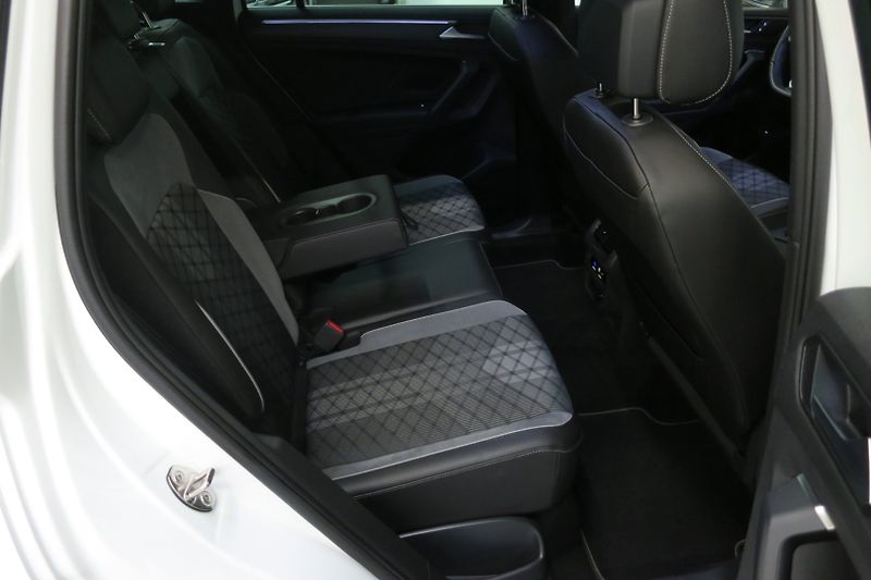 Volkswagen Tiguan (2022) R-line 2,0TDI 147 KW 4M DSG - fotka 41 z 49