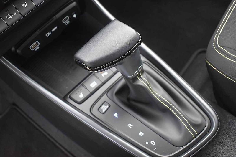 Hyundai i20 po faceliftu se moc nezměnil. Ale škoda to určitě není
