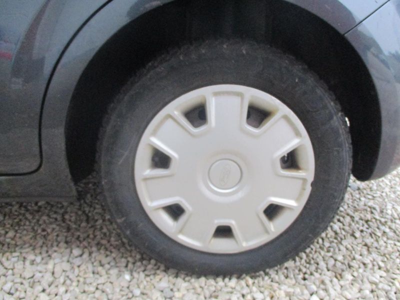 Ford Focus 1.6i DIGI AC - fotka 26 z 27